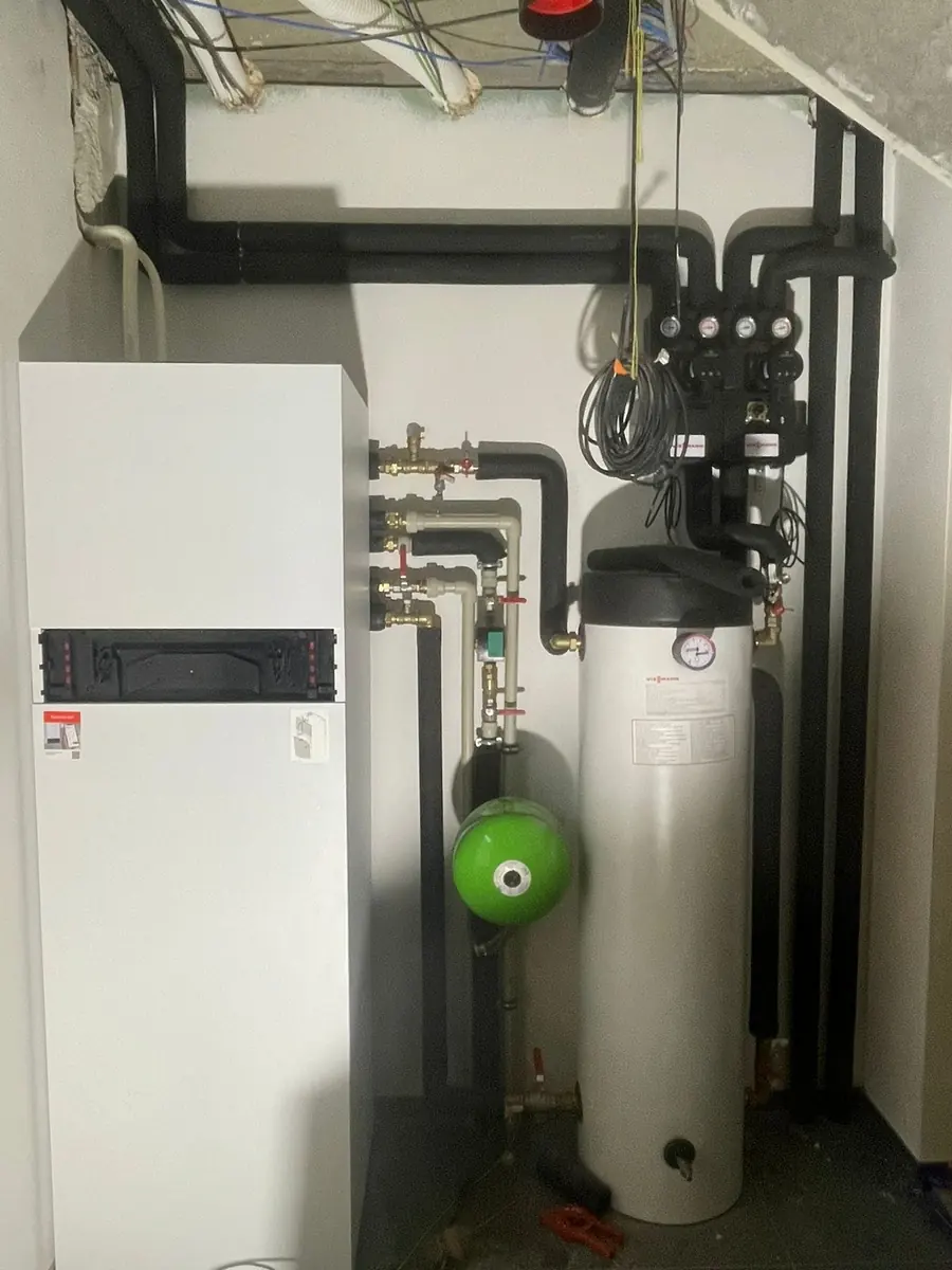 Tepelné čerpadlo Viessmann v technické místnosti rodinného domu, Brno — realizace Fresh Technology